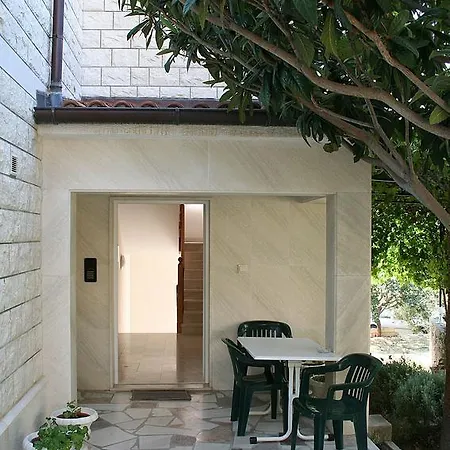 Omis 12194b Apartment