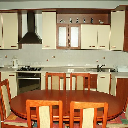Omis 12194b